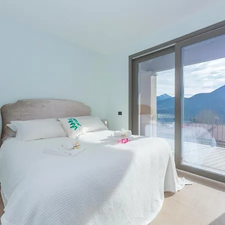 Apartment Beautiful 5 Bdrm Modern Penthouse *