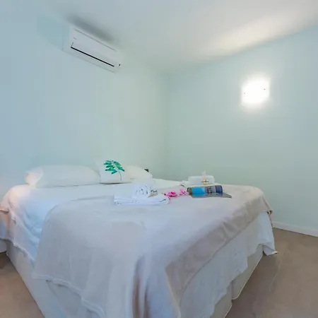 Apartment Beautiful 5 Bdrm Modern Penthouse *