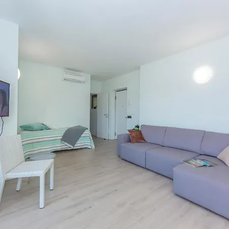 Apartment Beautiful 5 Bdrm Modern Penthouse Mezzegra