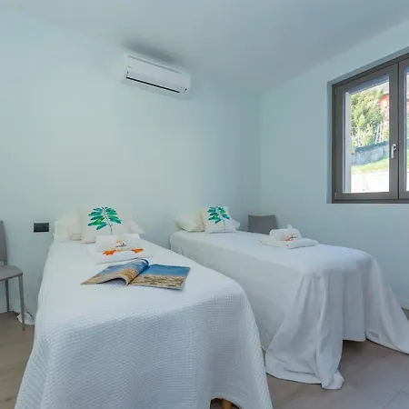 Beautiful 5 Bdrm Modern Penthouse Apartment Mezzegra
